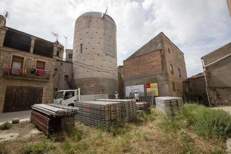 Desmunten una part de la torre d'Ivorra