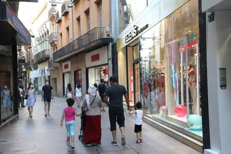 El tancament perimetral del Segrià causa pèrdues al 85% dels comerços