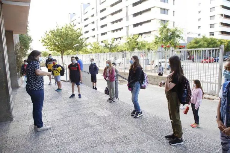 El síndic constata que els centres públics i concertats necessiten més de 1.100 milions extres