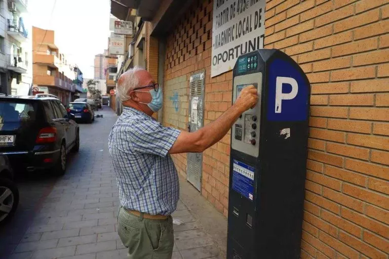 La Paeria suspèn la taxa de terrasses fins al 2021 i la zona blava serà gratis a la tarda