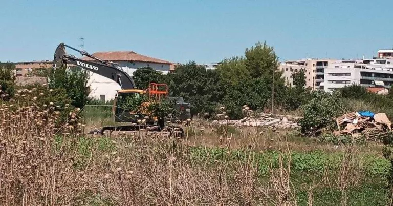 Fraga enderroca un assentament i el Baix Cinca ho critica