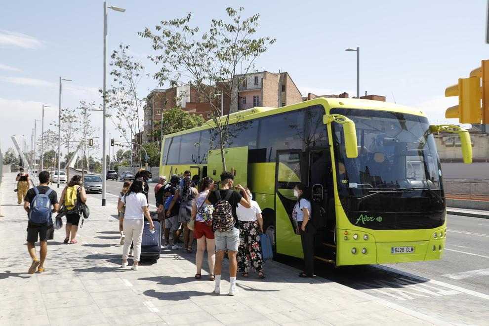 Dos sabotatges a la línia de tren de la costa obliguen 500 passatgers a viatjar per carretera