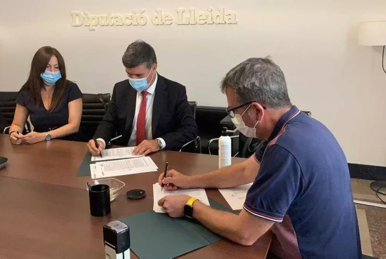 La Diputació firma un crèdit de deu milions per subvencionar obres de municipis i EMD