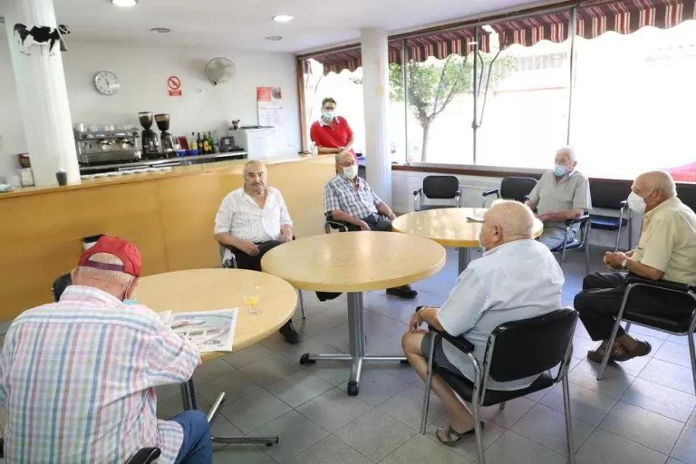 Reobre la llar de jubilats d'Alcarràs un mes després