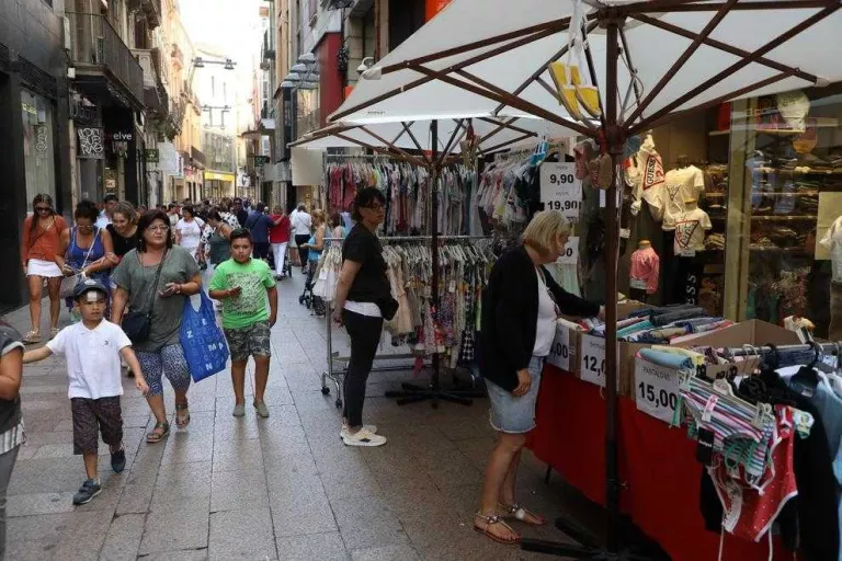 El Mercat de les Rebaixes de l'Eix plantarà cara a la Covid amb la meitat de parades