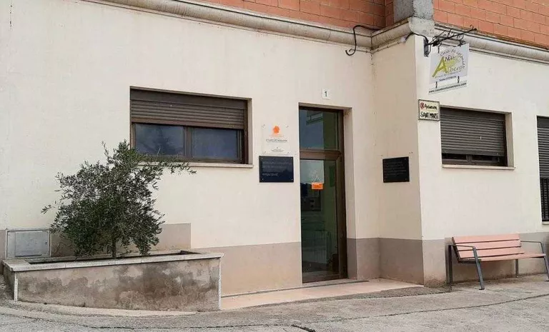 La casa de colònies d'Ivars guanya eficiència renovant plaques solars