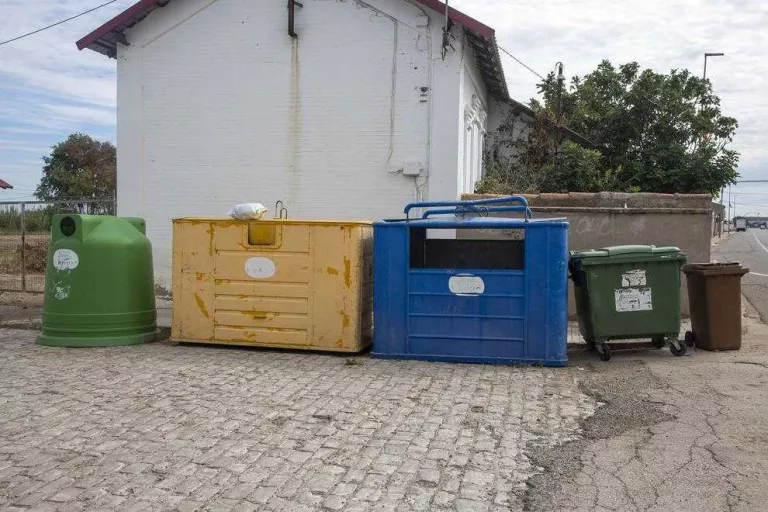 Illes verdes de contenidors a Bellpuig per millorar el reciclatge