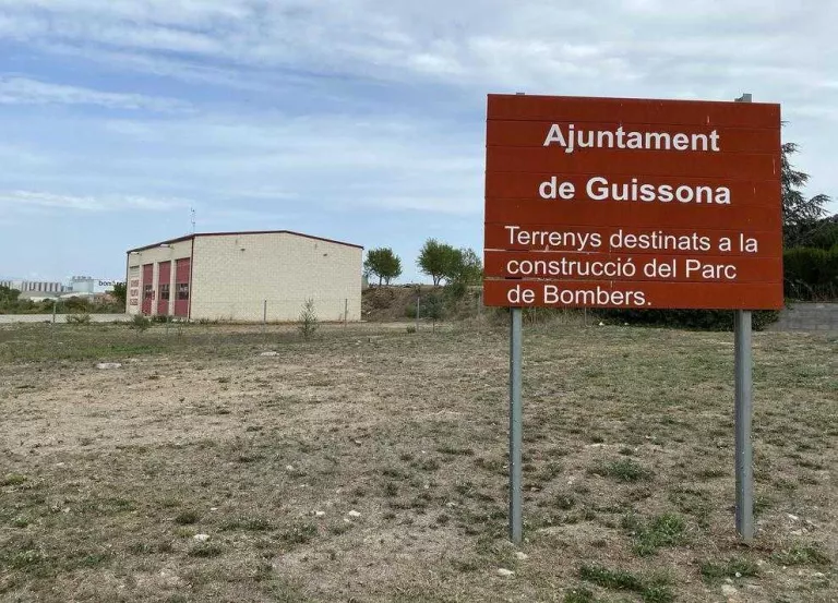Guissona vol acabar el parc de bombers, deu anys aturat