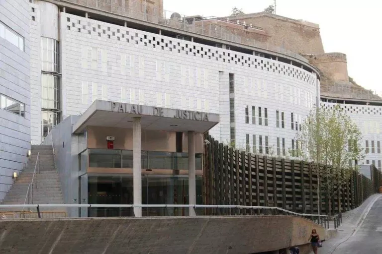 Dos anys de presó per defraudar més de 600.000 €