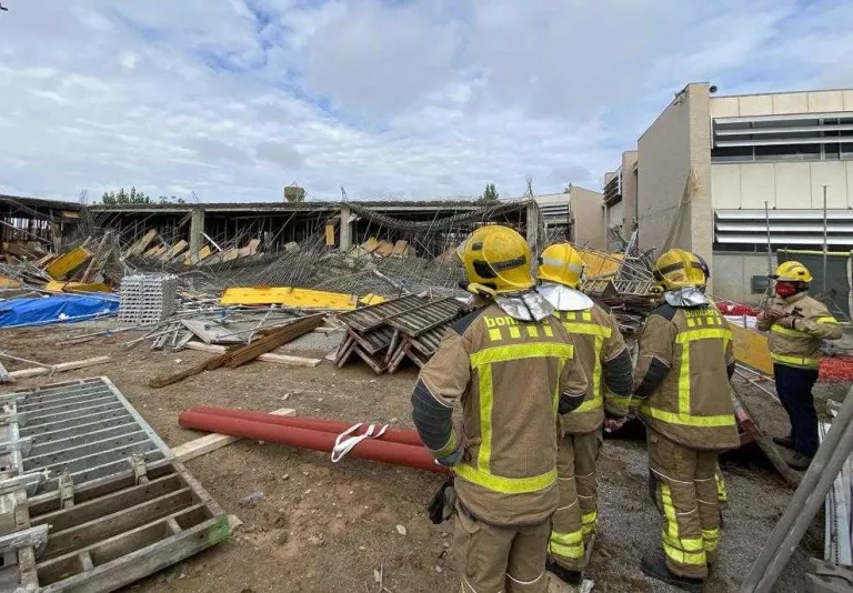 Ferit un operari al desplomar-se el nou institut de Guissona