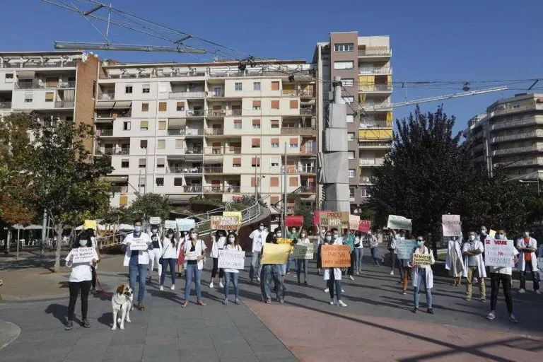 Els MIR porten la protesta al carrer i denuncien explotació laboral