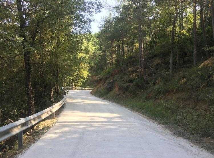 El consell renova la calçada de camins de Lladurs i Clariana