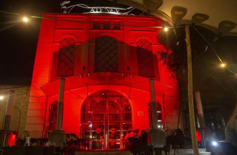 Nova protesta cultural 'en roig' en edificis de Ponent