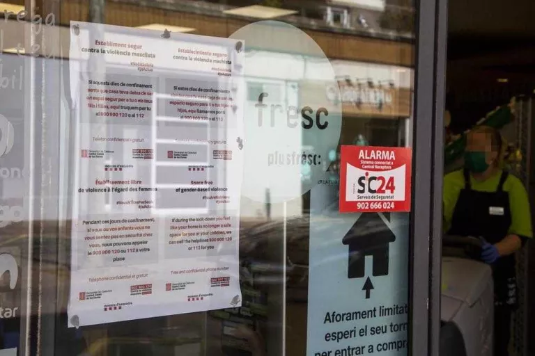 Una botiga lleidatana adherida a la campanya antimaltractaments.