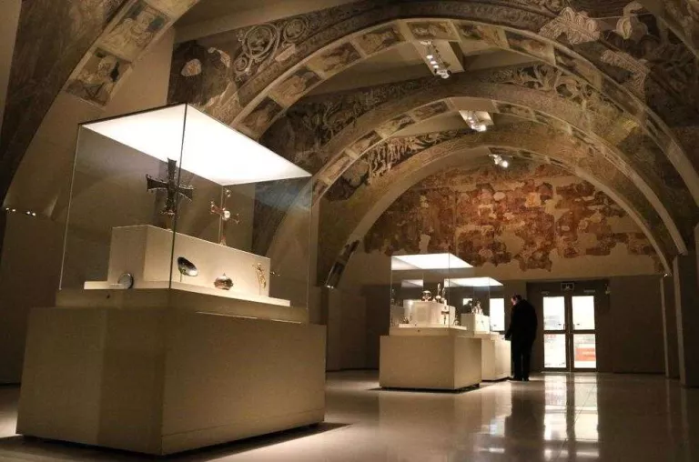 Nou revés judicial contra el MNAC pels frescos de Sixena