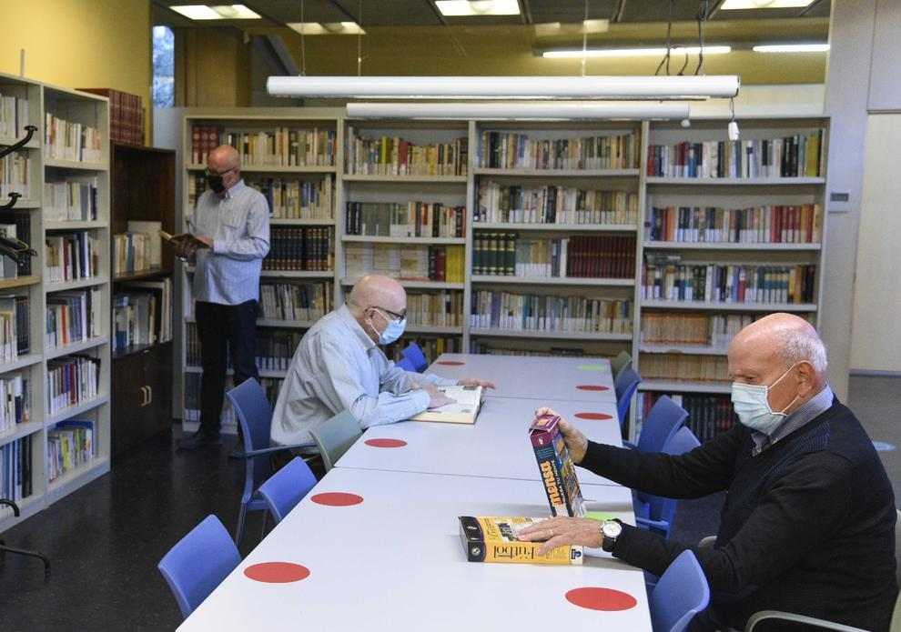 La Caixa reobre els seus centres per a persones grans