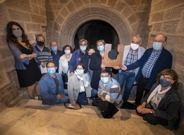 La presidenta del Fòrum l’Espitllera i membres de l’APACT, ahir després de l’entrega del guardó.
