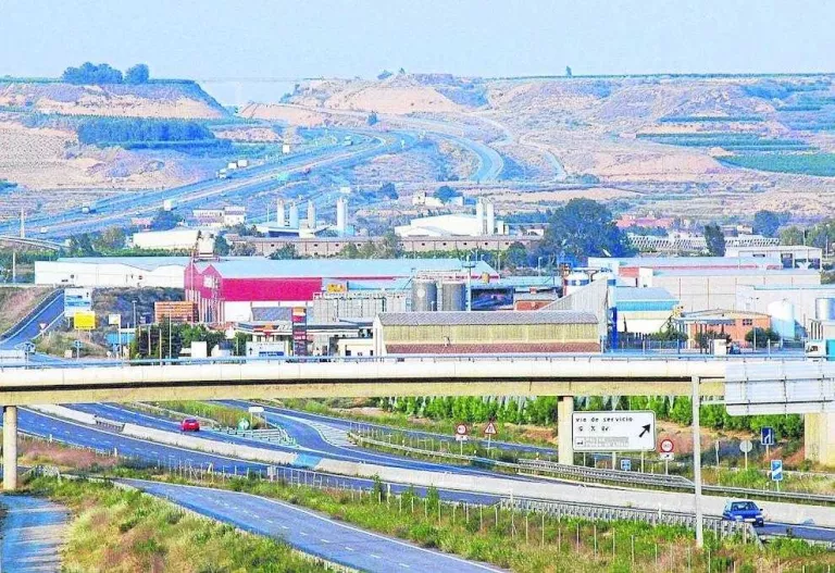 Polèmica per la recollida del cartró als polígons de Fraga