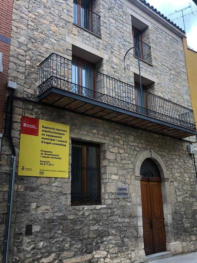 El Centre Cultural, de Seròs que s’està reformant.