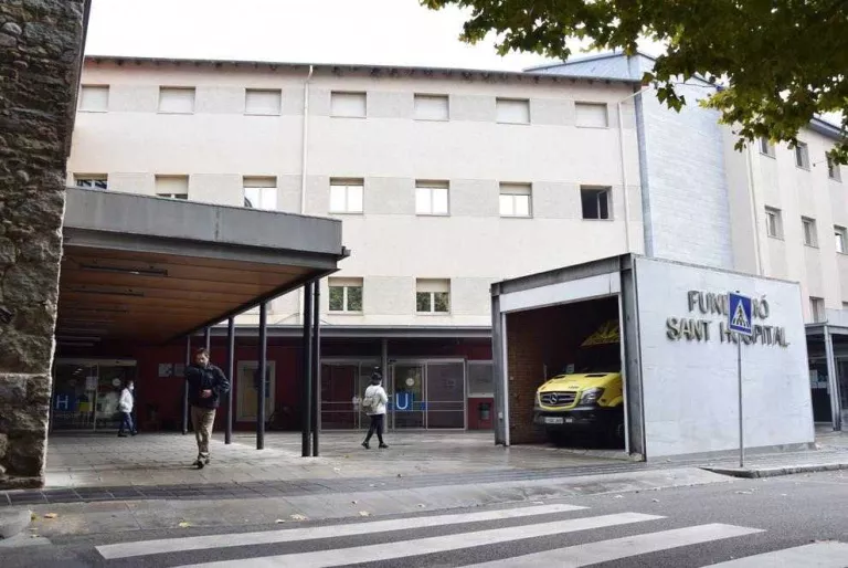 L'hospital de la Seu d'Urgell anul·la operacions i consultes al sumar ja vint positius