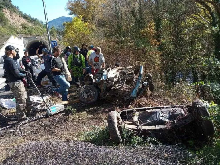 Retiren milers de quilos de residus del curs de la Noguera Pallaresa