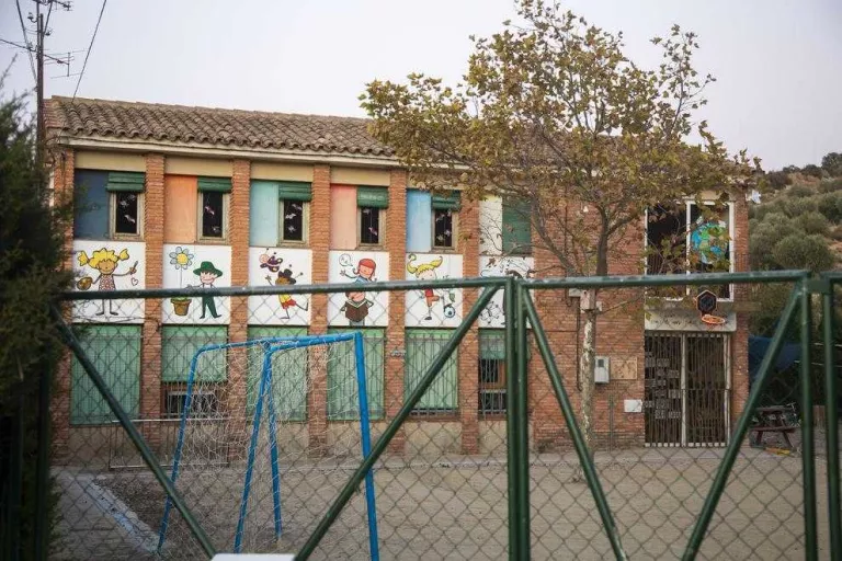 Tanca l'escola de Maldà per un alumne positiu