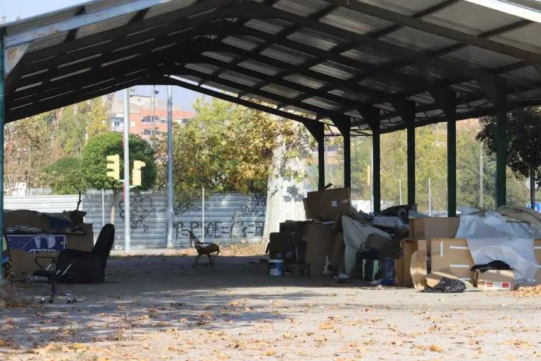 Cappont beneeix l'alberg per a sensesostre a la Fira