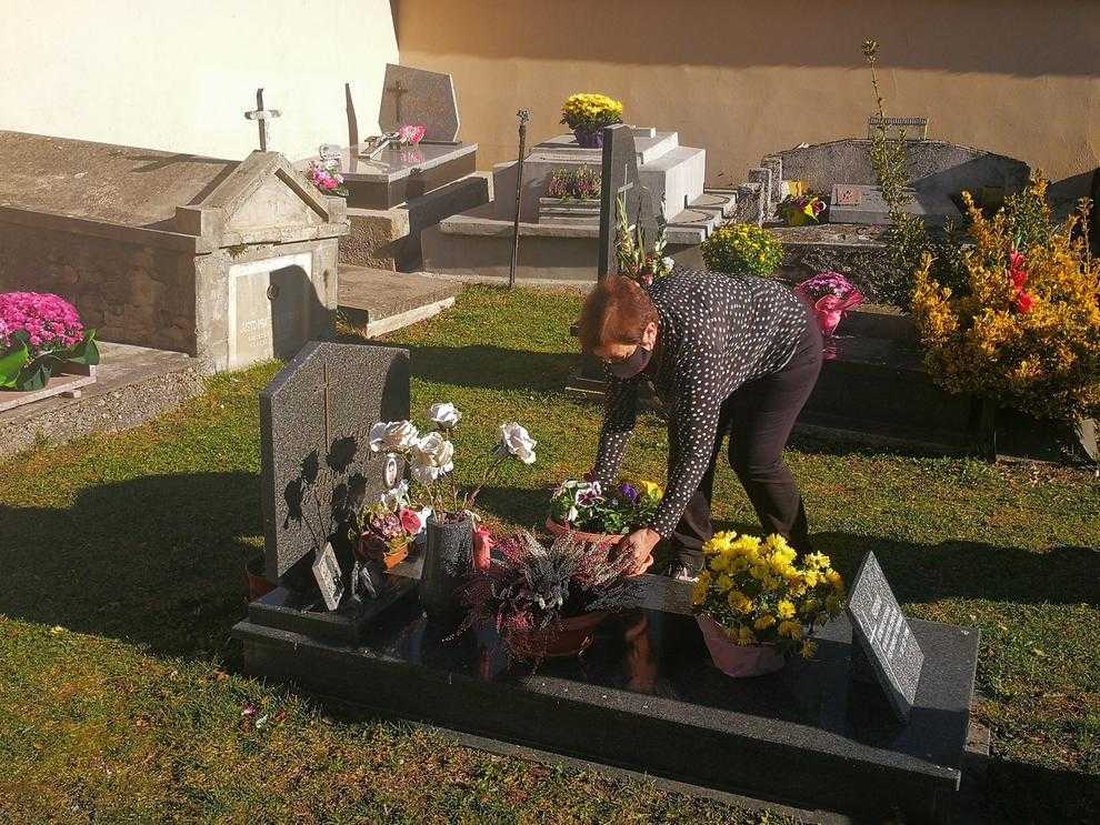Flors i mascaretes per Tots Sants