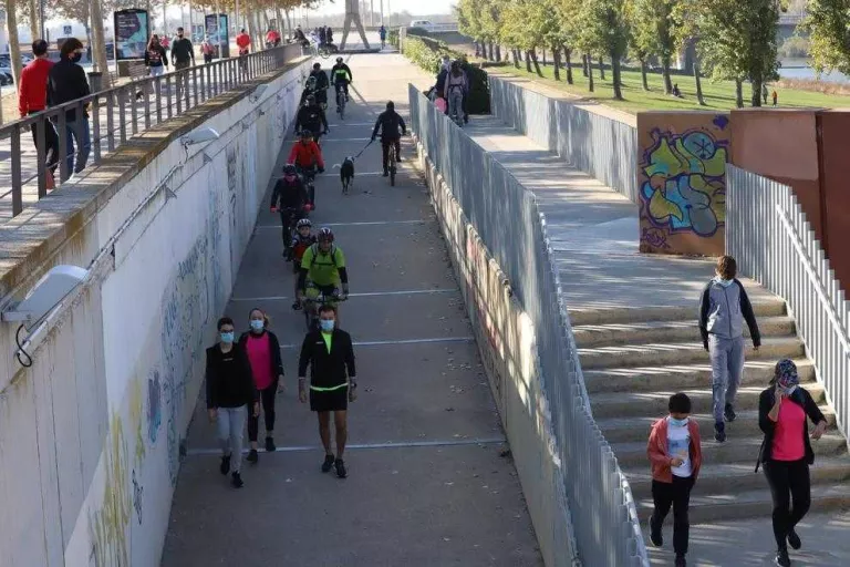 La canalització i la Mitjana de Lleida s'omplen de passejants