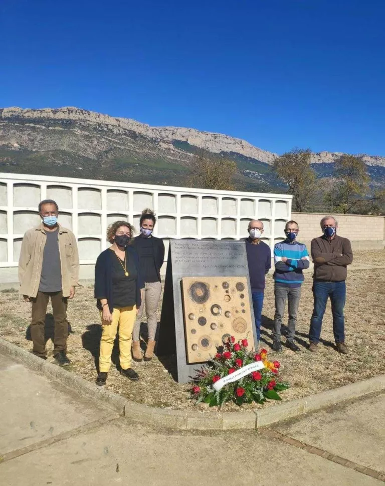 Àger homenatja morts en plena pandèmia