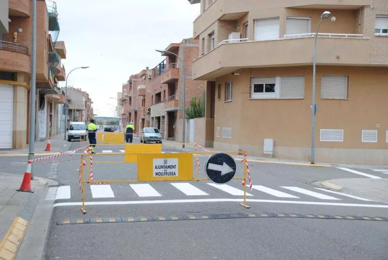 Carrers d'un sol sentit per anar al poliesportiu de Mollerussa