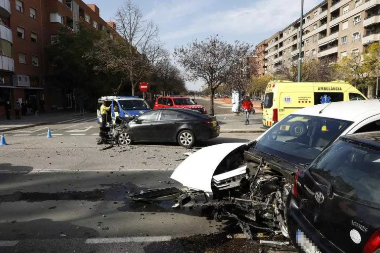 Tres ferits en un aparatós accident a Pardinyes