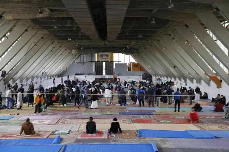 Rés islàmic amb unes 350 persones al Palau de Vidre