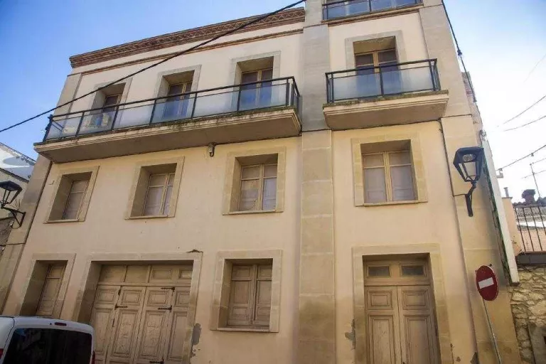L’edifici, aixecat pels veïns, retornarà al poble.