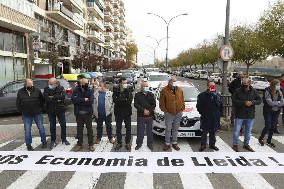 ⏯️ Marxa d'uns 150 vehicles per mostrar la indignació empresarial a Lleida