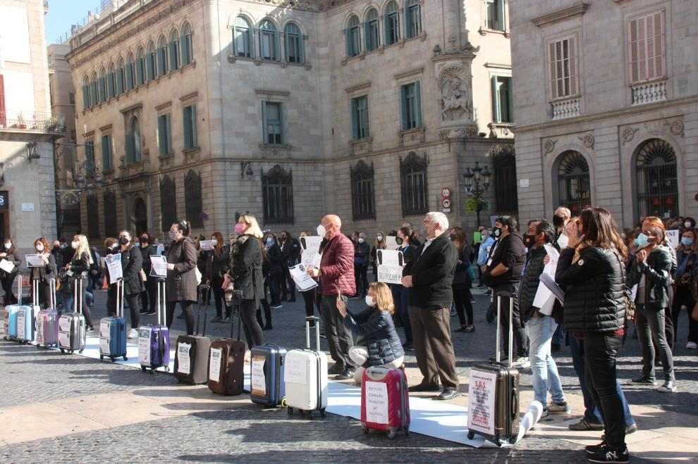 ⏯️ Marxa d'uns 150 vehicles per mostrar la indignació empresarial a Lleida