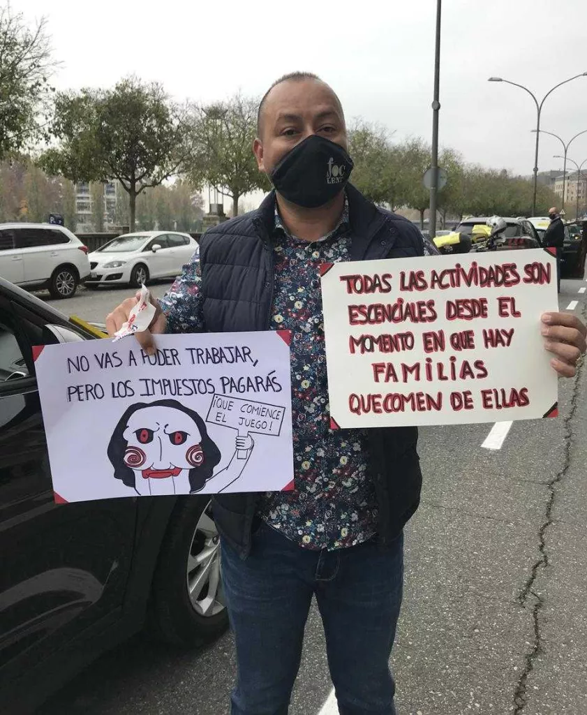 ⏯️ Marxa d'uns 150 vehicles per mostrar la indignació empresarial a Lleida