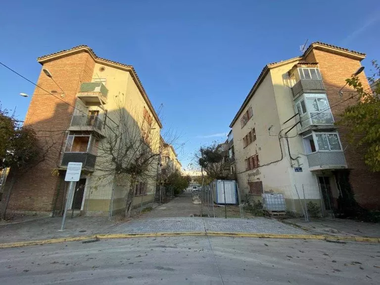 Demolició imminent d'un dels blocs del grup Sant Isidori de Mollerussa