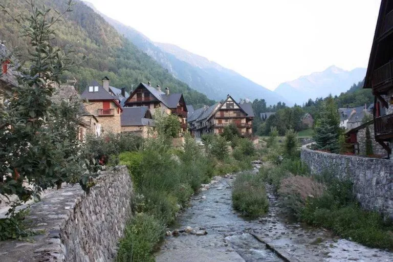 Un municipi de la Val d'Aran rep el distintiu de Poble amb Encant del Govern