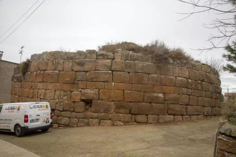 En marxa la restauració de la torre romana de Castellnou d'Ossó