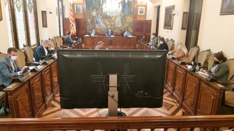 Més de cent consistoris, amb 400 empleats, ja poden teletreballar i fer plens online