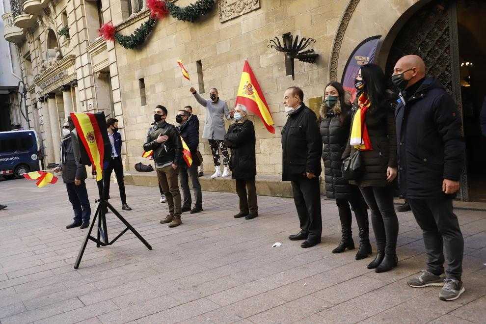 ⏯️ Un 'exèrcit' de mossos impedeix que els CDR i Vox s'enfrontin a Lleida