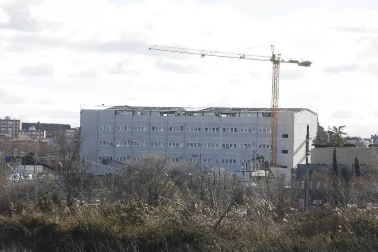 L'Arnau estrenarà el seu nou edifici sense més personal