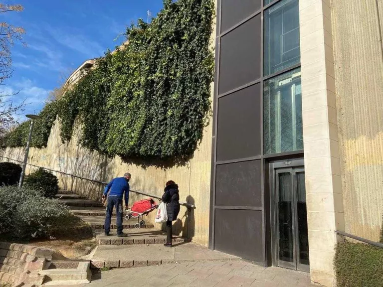 Queixes per l'avaria de l'ascensor de l'Escorxador