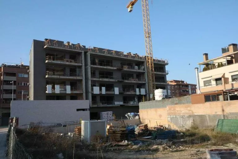 La construcció de pisos baixa un 49% entre el gener i el setembre del 2020