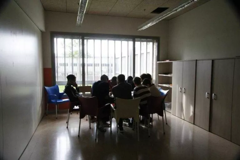 Fre a l'arribada d'adolescents sense família