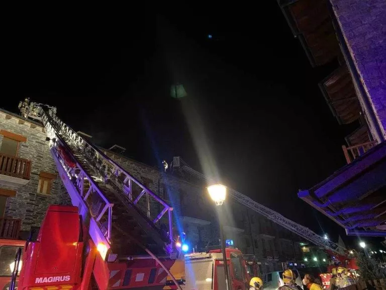 Desallotjats per l'incendi d'una xemeneia a Bellver de Cerdanya