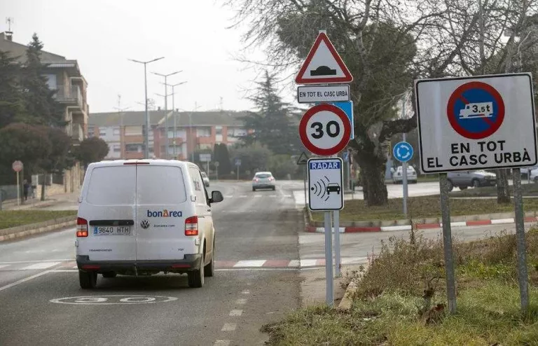 Guissona substitueix ressalts per un radar per evitar excés de velocitat