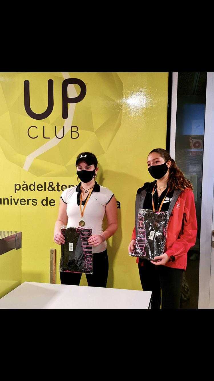 Claudia Borbón, esquerra, amb la seua rival a la final.
