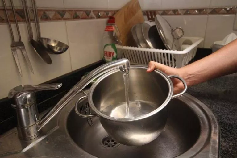 Aigües de Lleida no talla el servei a firmes amb restriccions per Covid